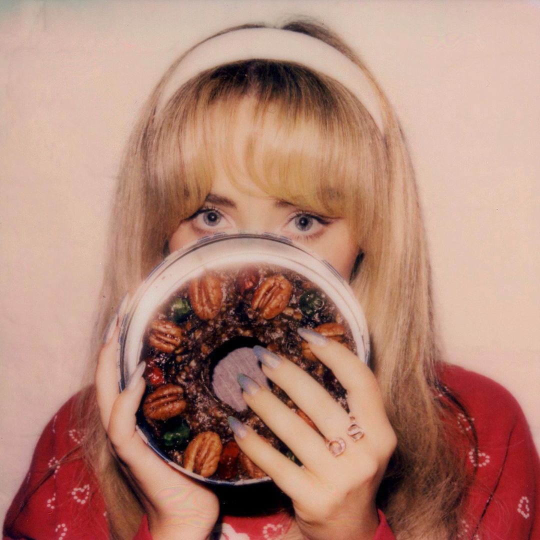 Album Fruitcake Sabrina Carpenter.